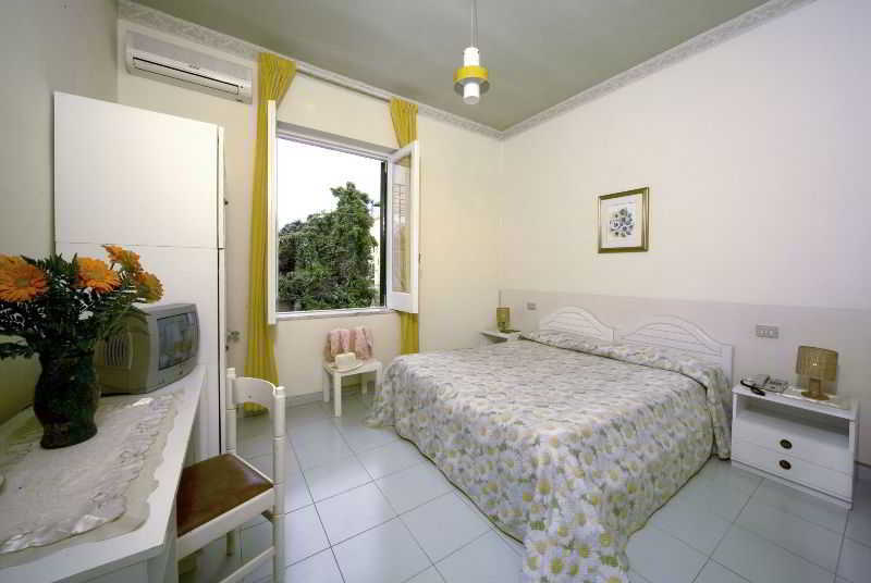 Villa Diana - Beach & Rooms Искья Экстерьер фото